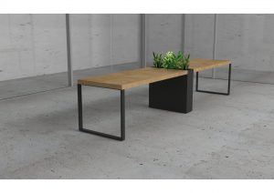 Biurko z kwietnikiem